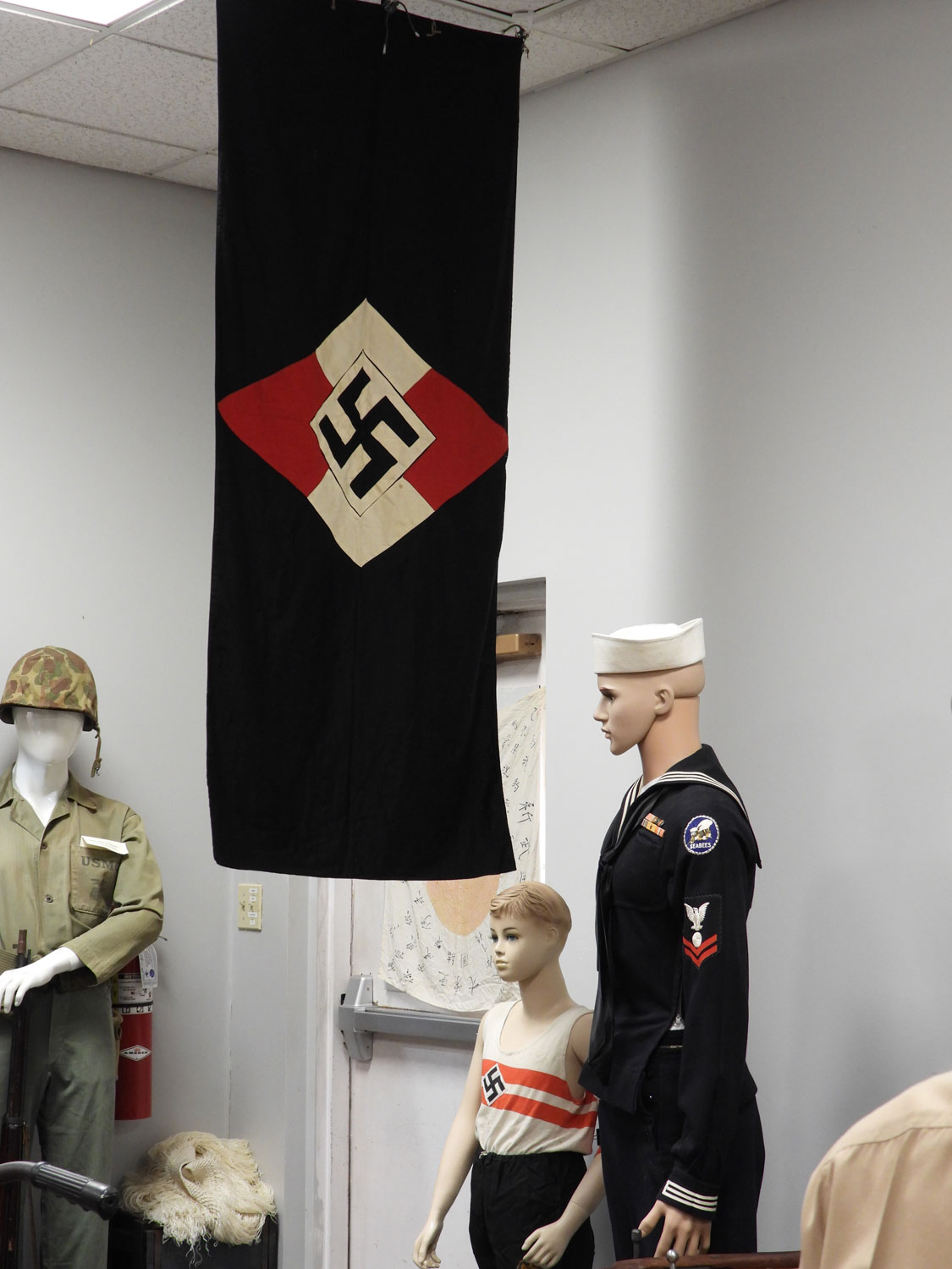 Click to enlarge museum97.jpg